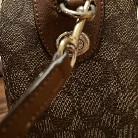 Womens Coach tan crossbody satchel. - Picture 4 of 8